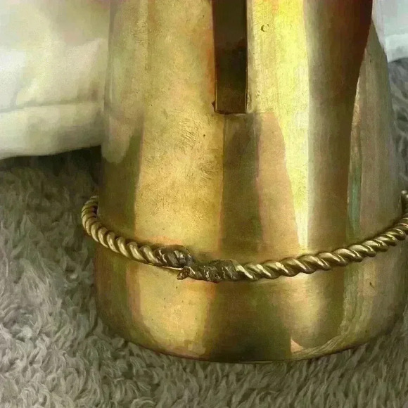 Brass pitcher with braided rope design wrapped around it made in India. Vintage - Picture 4 of 7